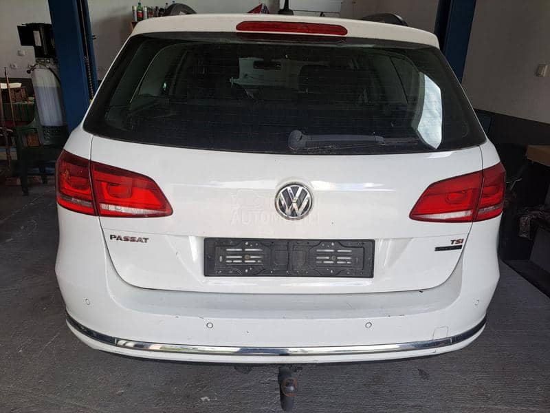 Volkswagen Passat B7 2013. god. -  kompletan auto u delovima