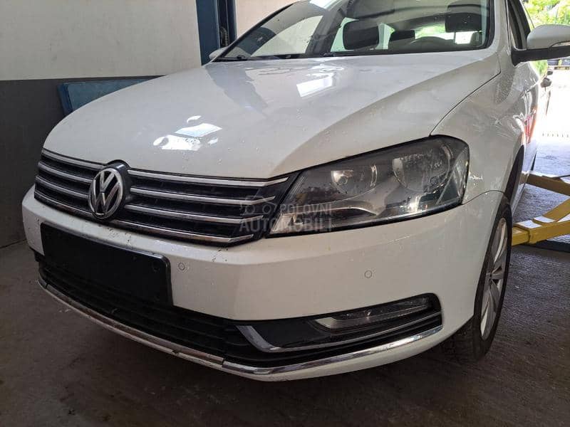 Volkswagen Passat B7 2013. god. -  kompletan auto u delovima