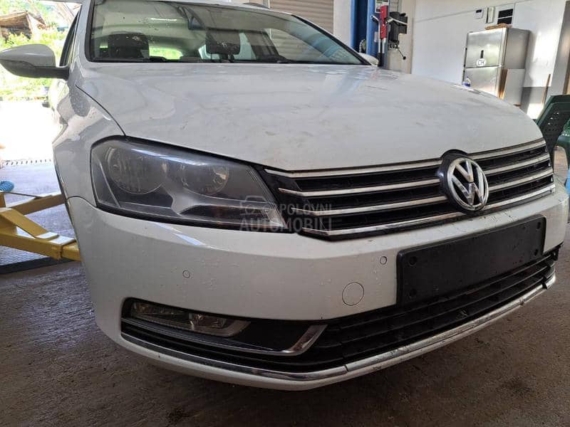 Volkswagen Passat B7 2013. god. -  kompletan auto u delovima
