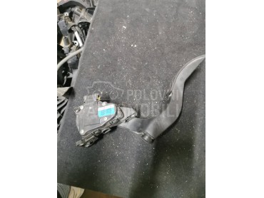 papucica gasa b6 za Audi A4 od 2000. do 2005. god.