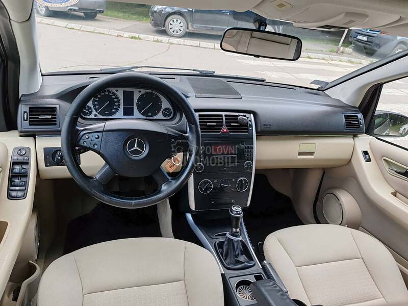 Mercedes Benz B 200 