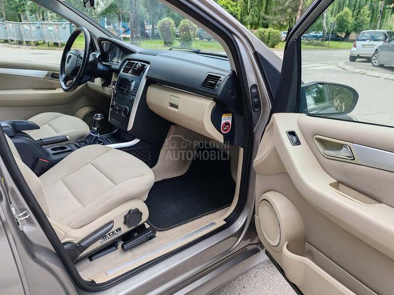 Mercedes Benz B 200 