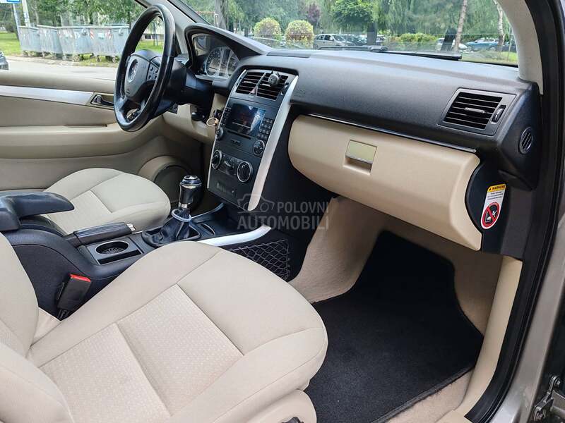 Mercedes Benz B 200 