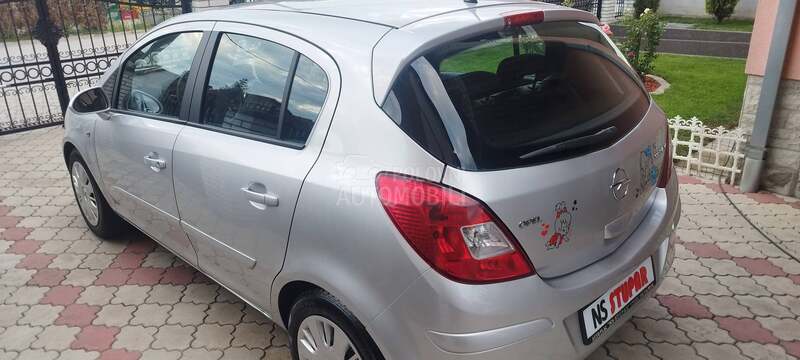 Opel Corsa D 1.4benc c o s m o