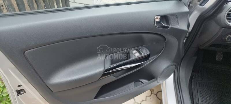 Opel Corsa D 1.4benc c o s m o