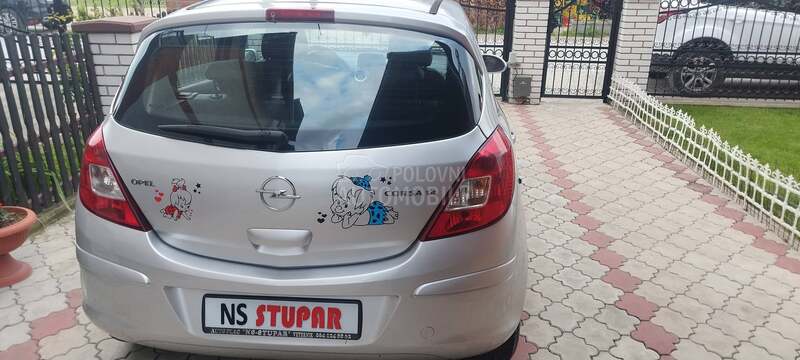 Opel Corsa D 1.4benc c o s m o