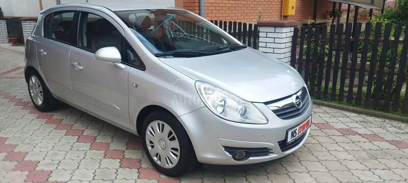 Opel Corsa D 1.4benc c o s m o