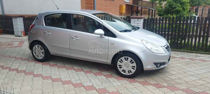 Opel Corsa D 1.4benc c o s m o