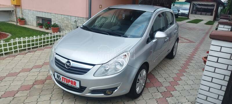 Opel Corsa D 1.4benc c o s m o