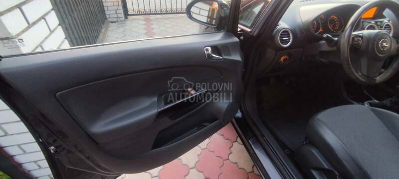 Opel Corsa D 1.2 benc c o s m o