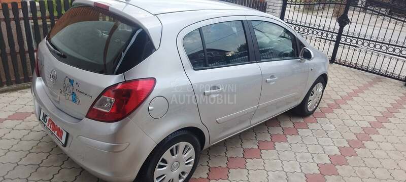 Opel Corsa D 1.4benc c o s m o