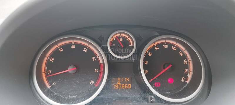 Opel Corsa D 1.4benc c o s m o