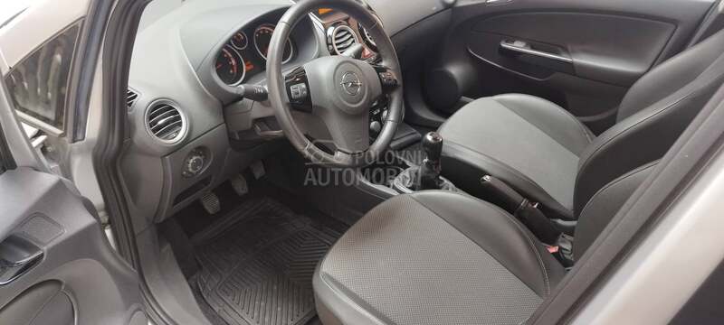 Opel Corsa D 1.4benc c o s m o
