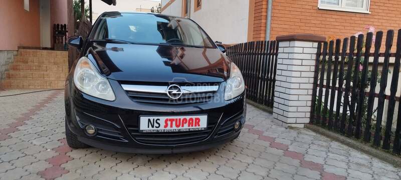 Opel Corsa D 1.2 benc c o s m o