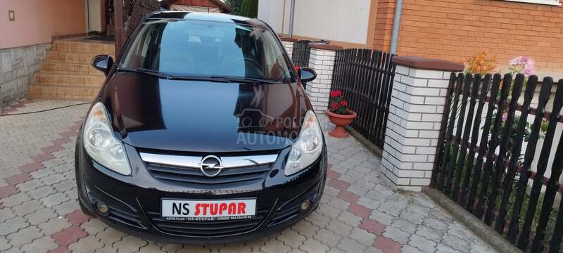Opel Corsa D 1.2 benc c o s m o