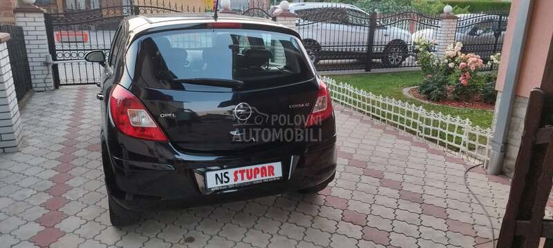 Opel Corsa D 1.2 benc c o s m o