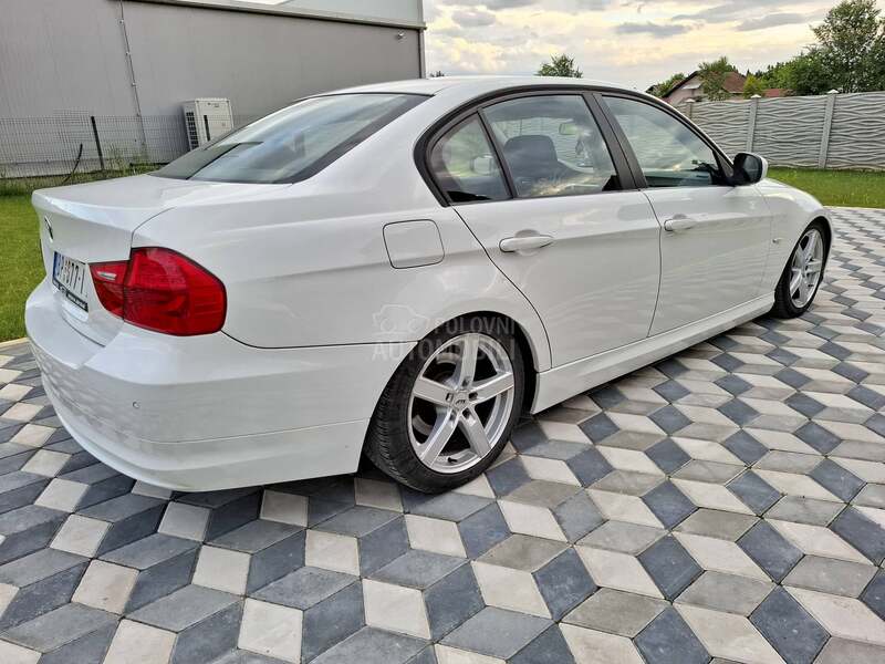 BMW 318 E90