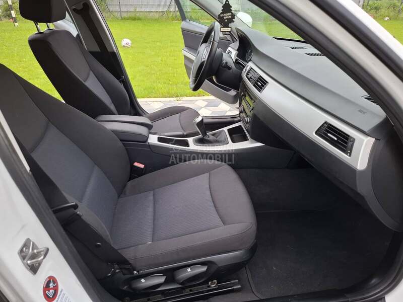 BMW 318 E90