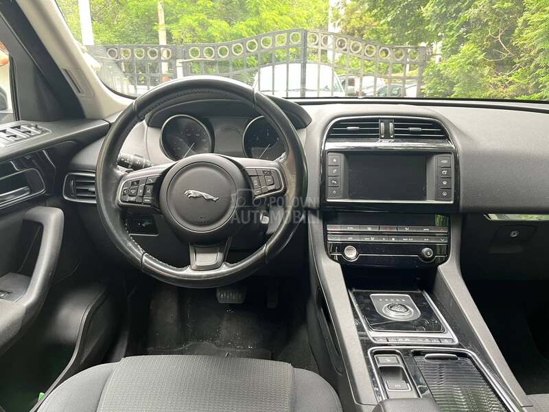 Jaguar F pace 