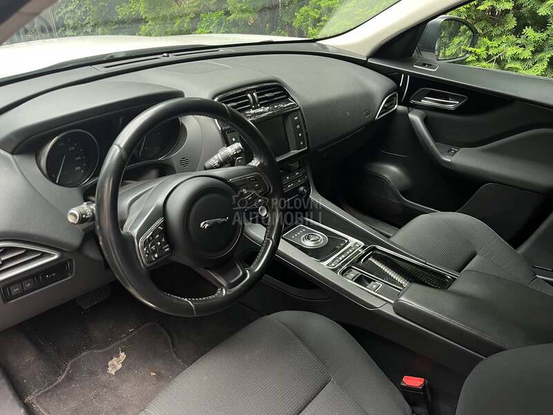 Jaguar F pace 