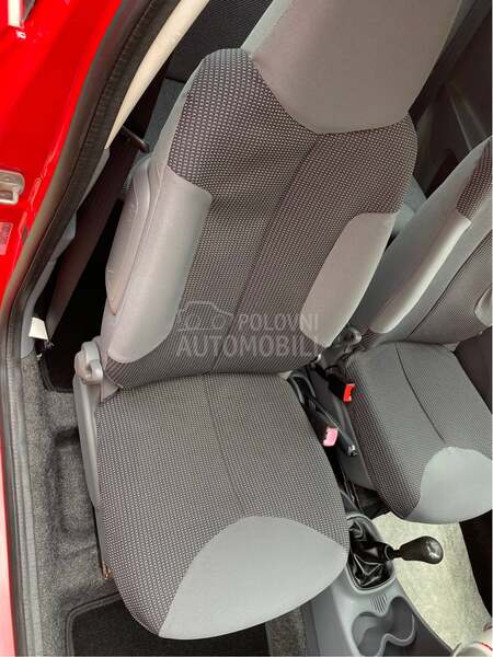 Peugeot 107 1.0 i