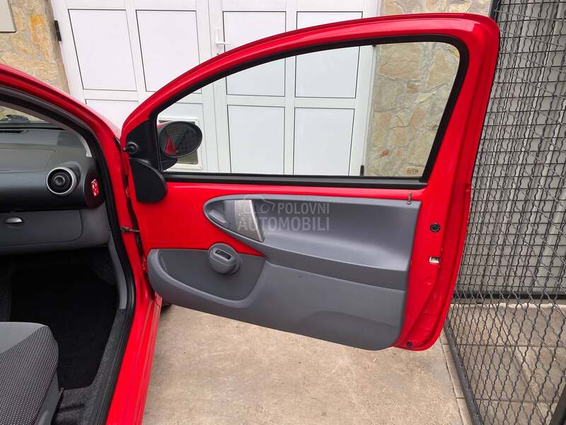 Peugeot 107 1.0 i