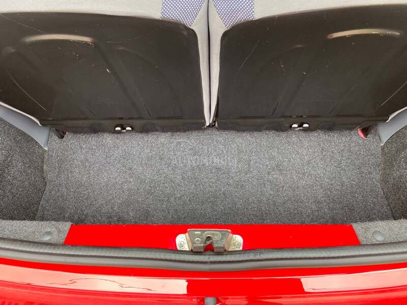 Peugeot 107 1.0 i