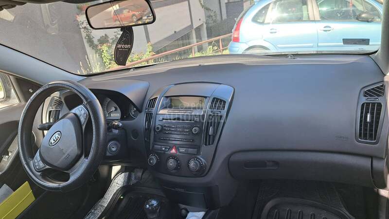 Kia pro_cee`d 1.4 lxcool