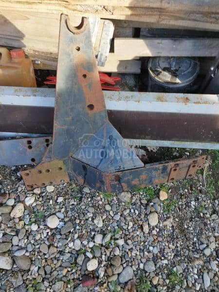 Nosaci za ruku za traktor