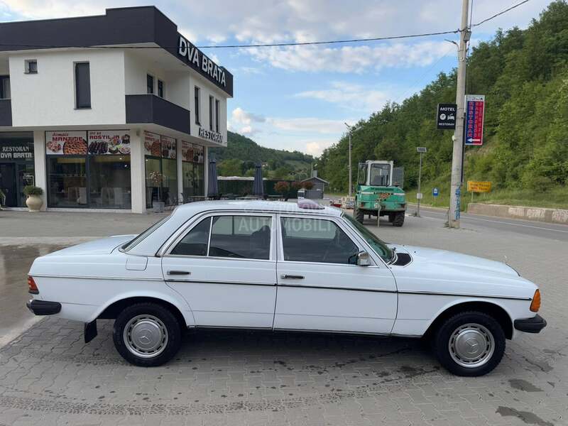 Mercedes Benz W123 