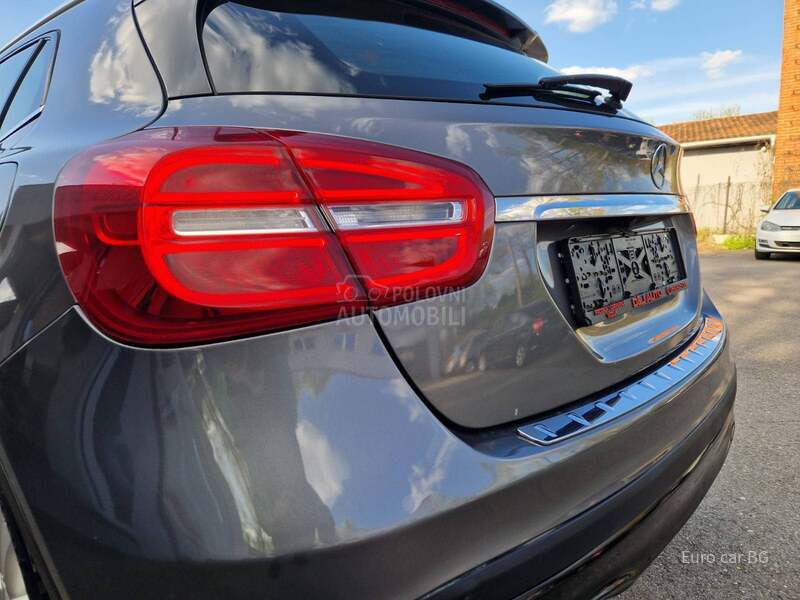Mercedes Benz GLA 180 L E D   N A V I