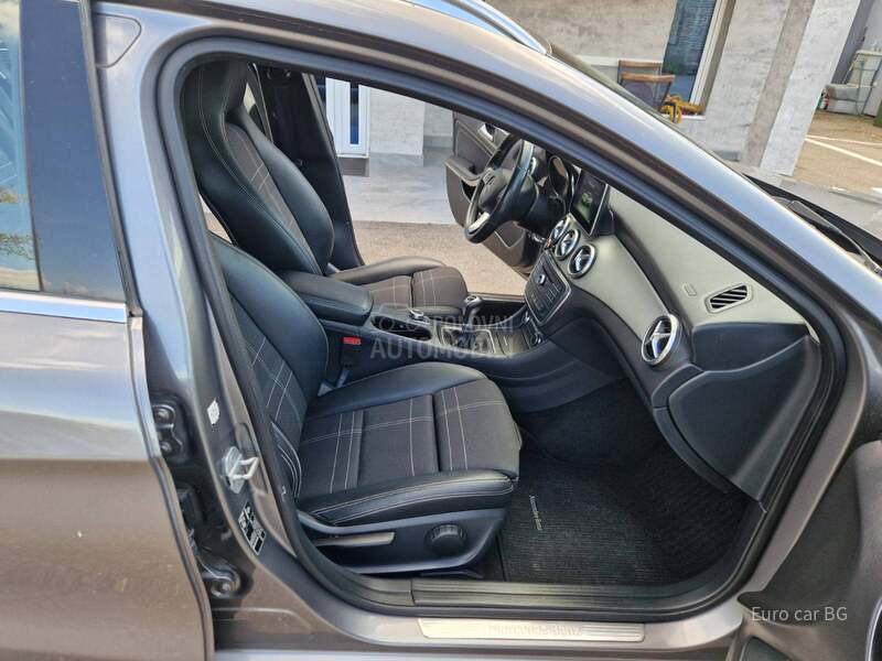 Mercedes Benz GLA 180 L E D   N A V I