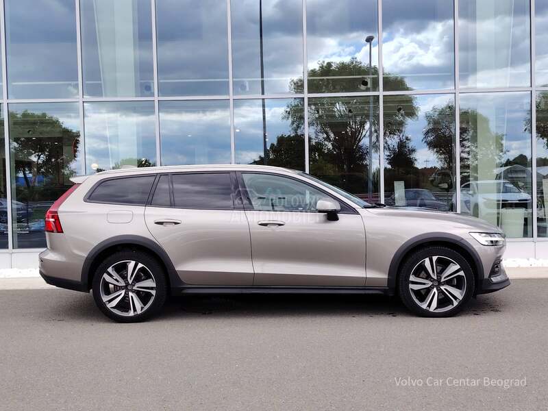 Volvo V60 Cross Country B4 AWD PRO A/T