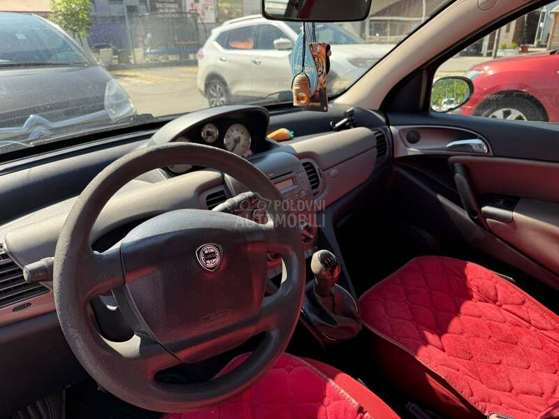 Lancia Ypsilon bicolore