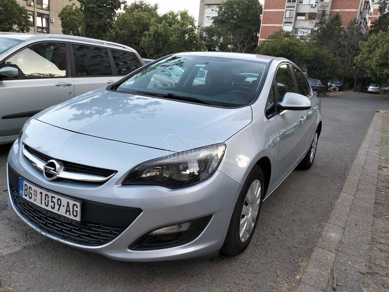 Opel Astra J 1.6 k a o n o v a