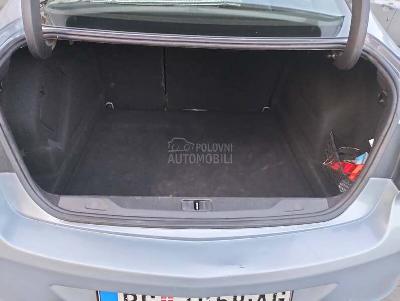 Opel Astra J 1.6 k a o n o v a