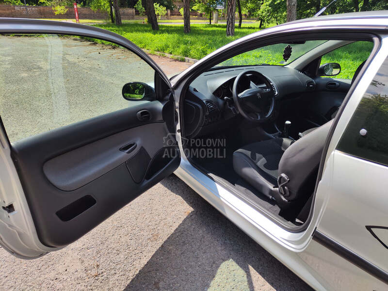Peugeot 206 plus 