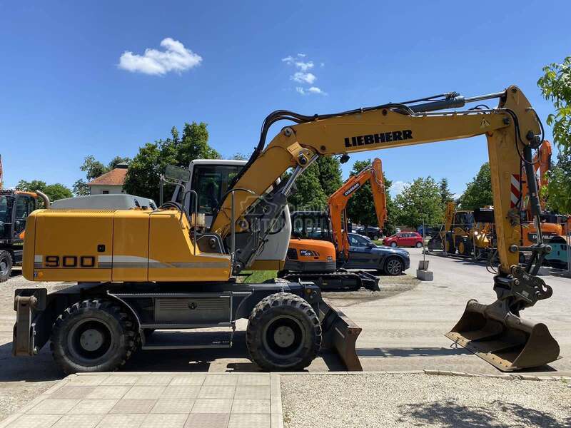 Liebherr A 900 C litronic