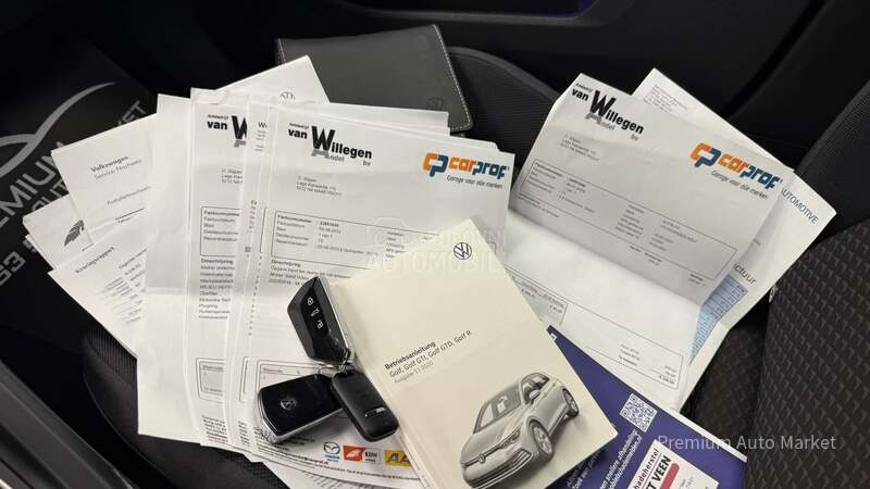 Volkswagen Golf 8 //2.0 TDI/S A L O N