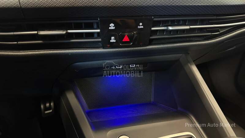 Volkswagen Golf 8 //2.0 TDI/S A L O N