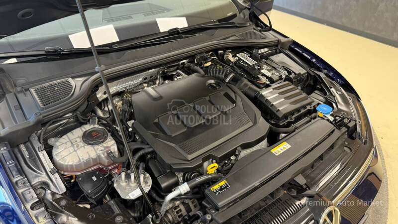 Volkswagen Golf 8 //2.0 TDI/S A L O N