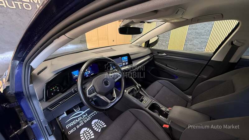 Volkswagen Golf 8 //2.0 TDI/S A L O N