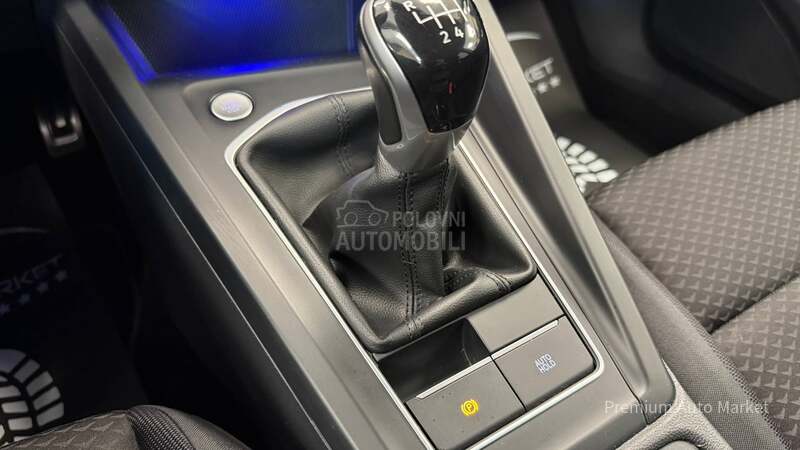 Volkswagen Golf 8 //2.0 TDI/S A L O N