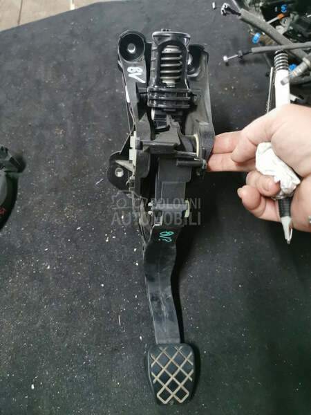 pedala gasa