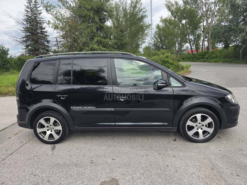 Volkswagen Touran CROSS