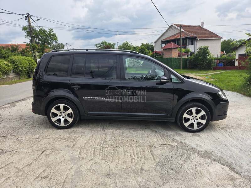 Volkswagen Touran CROSS