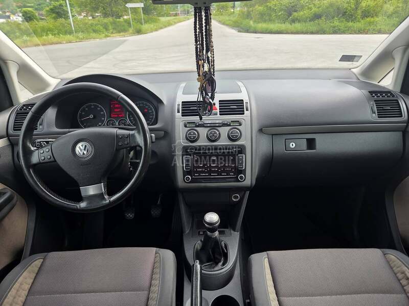 Volkswagen Touran CROSS
