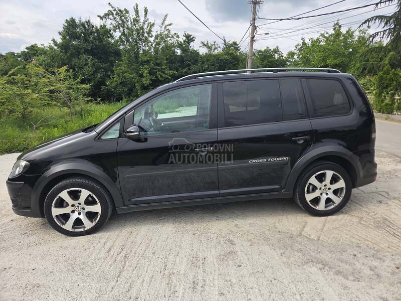 Volkswagen Touran CROSS