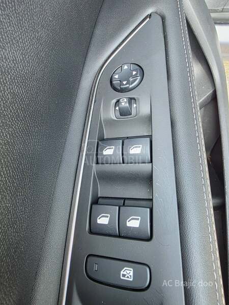 Peugeot 3008 1.2 Allure AT