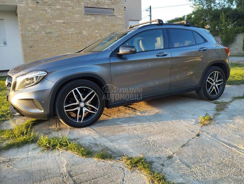 Mercedes Benz GLA 200 LED  AUT